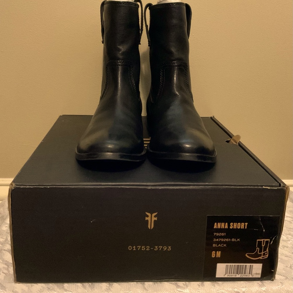 FRYE, ANNA SHORT ROUND TOE BOOTIE BLACK